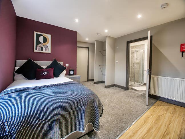 Studio-Style Room, Bills Inc. — Town Centre Main Photo