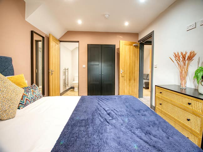 En-Suite Room, Bills Inc., Town Centre Main Photo