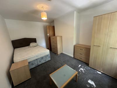 Bills included, large room, Abbeydale Road area. Main Photo