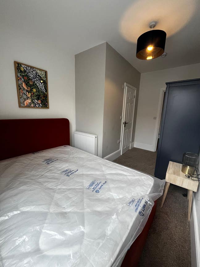Ensuite room available in a good location! - 47M Main Photo