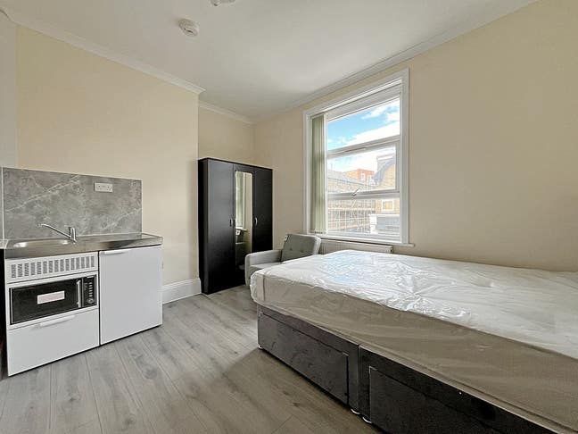 Brand New En-Suite Double Rooms for Single Person Main Photo