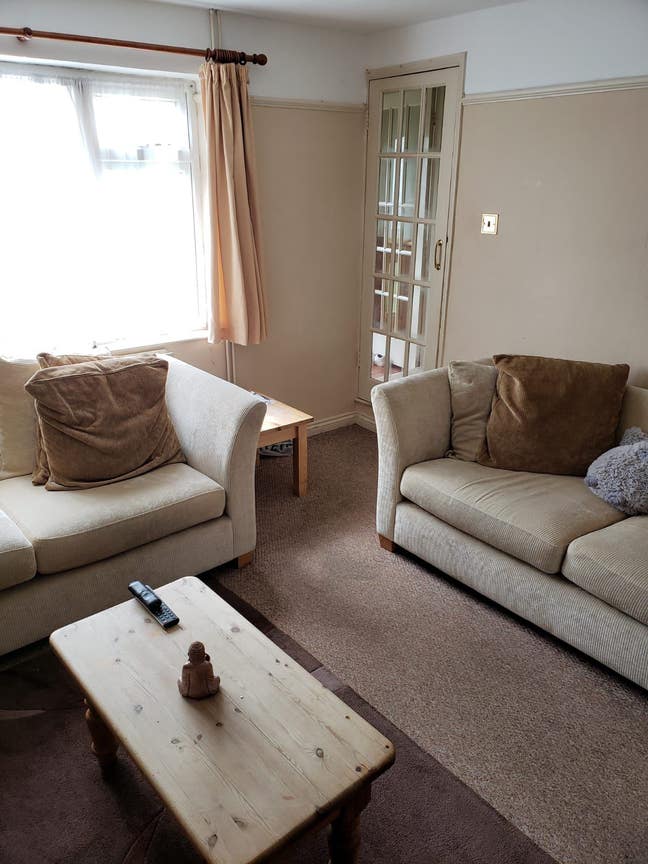 Houseshare with female cabin crew Main Photo