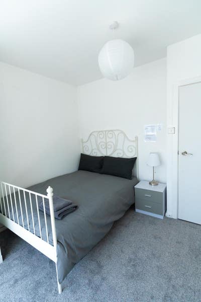 Room Available with shared bathroom Main Photo