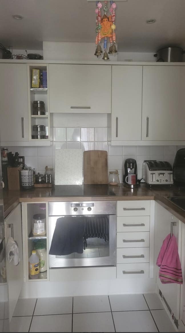 - A very well-presented, modern first-floor apartm Main Photo