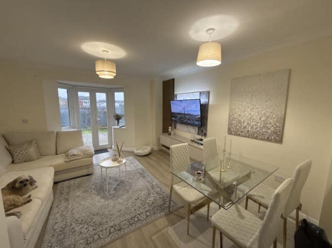 Double bedroom available in modern house share  Main Photo