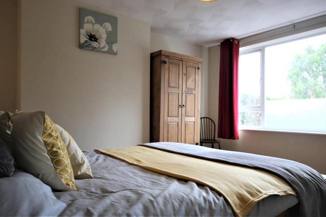 En suite close to hospital+plenty of parking Main Photo