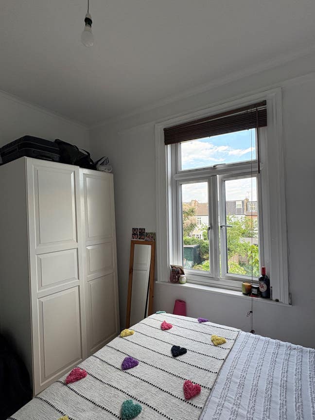 Double Room in Spacious House in Southfields Main Photo