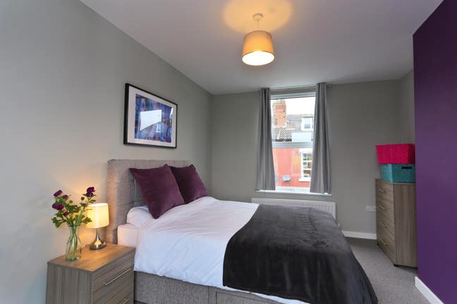 Large Double Room LS12 - Prof House Share Main Photo