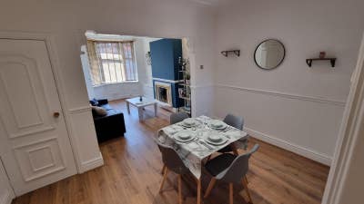 Spacious Two beds house- L6 5AA Main Photo