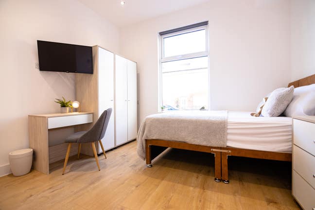 Stunning House ,Swinton M27,Glamorous Renovation!  Main Photo