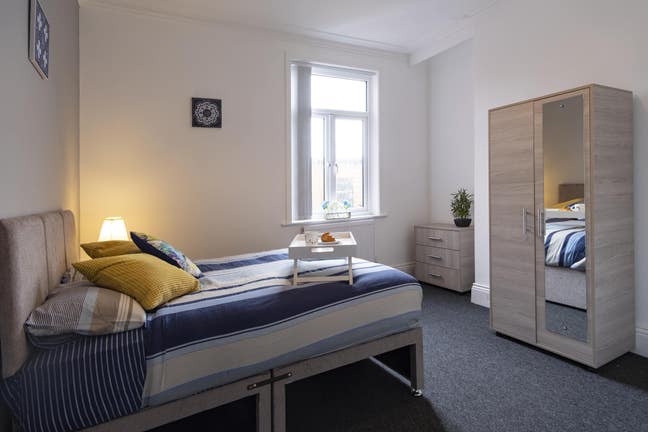 🏡 Pro House Share | Walk to Oldham Hospital Main Photo