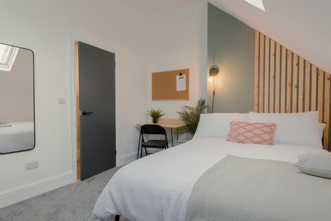 Stylish En-Suite Double Bedrooms Main Photo