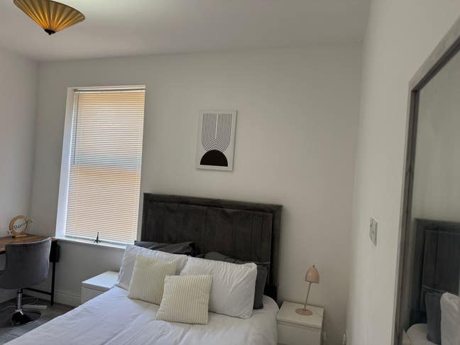 Newly Refurbished Double Room in Didsbury  Main Photo