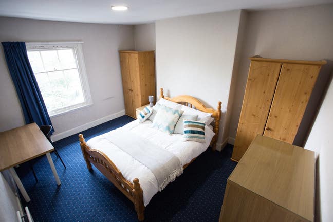 A great double room, close to city  - Inclusive Main Photo