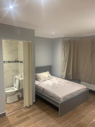 Fully Furnished En-suite Room for Rent –BH8  Main Photo