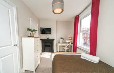 Modern En-suite Double Room in Central Reading Main Photo