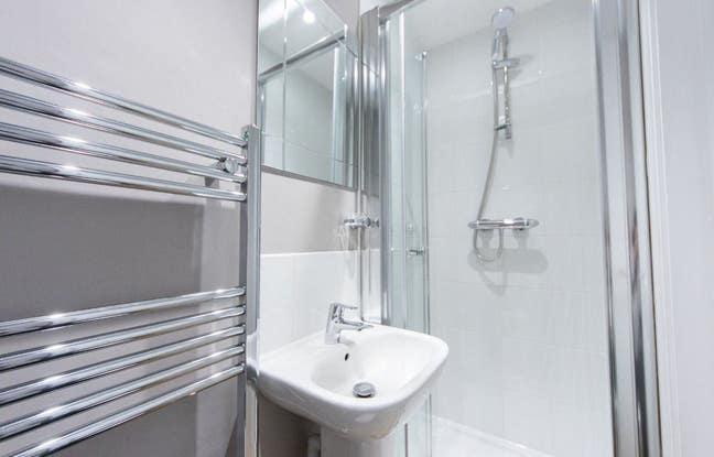 Modern En-suite Double Room in Central Reading Main Photo