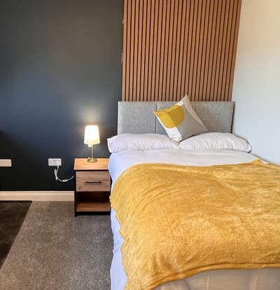 Modern Studio room with parking + all bills inc! Main Photo