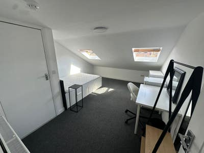 Double Room with en-suite to Let Stratford E15 Main Photo
