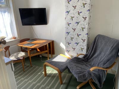 Flat:Double room, off street parking quiet village Main Photo