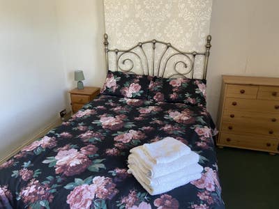 Flat:Double room, off street parking quiet village Main Photo