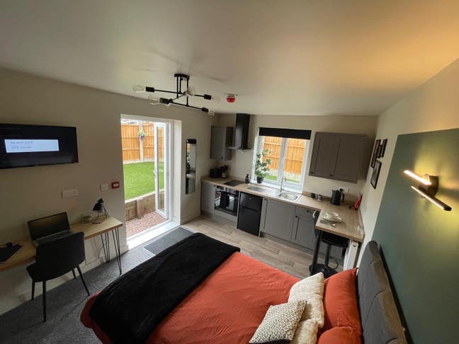 🔥Studios 💥Ensuite’s 💫Private Court Yards Main Photo