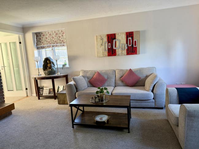 En-suite Master Bedroom for rent Main Photo