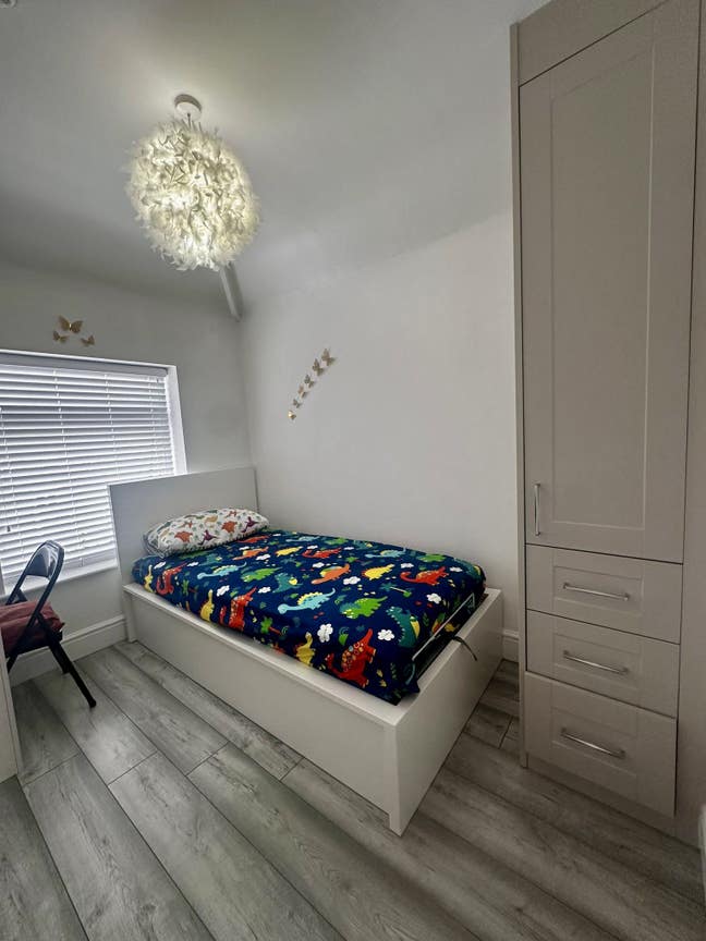 Private Room in Family Home: All Bills Included! Main Photo