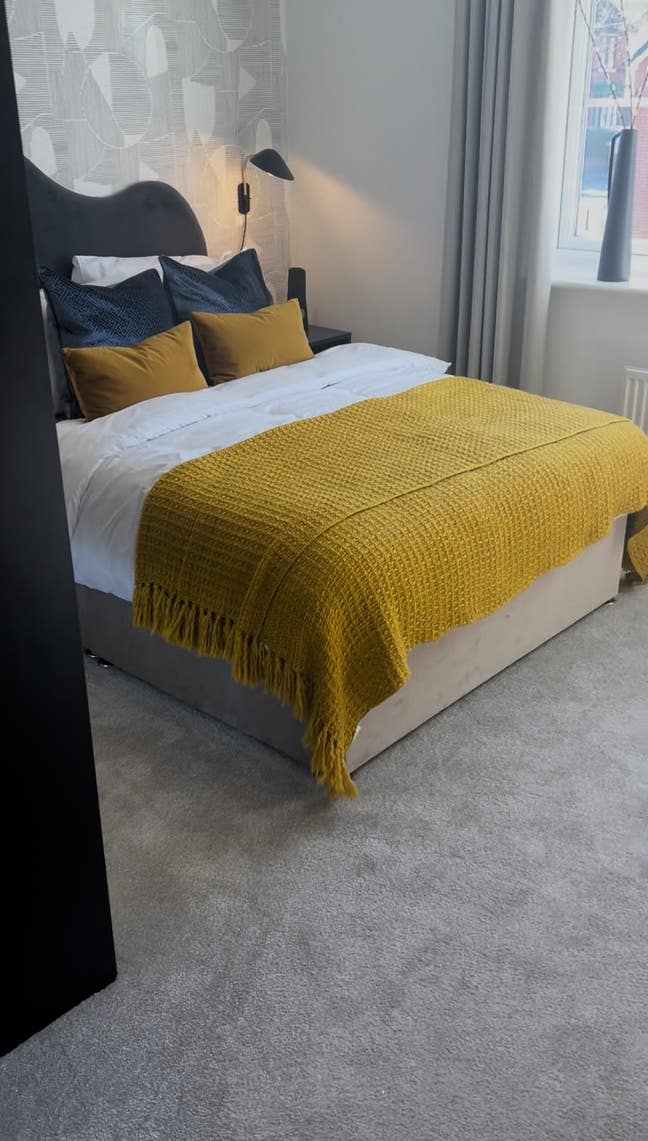Spacious double bedroom available now! Main Photo