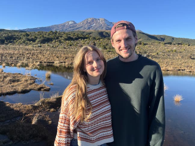 Couple Looking for a House Share or 1 beddy Main Photo