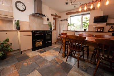 Riverside Ensuite, First month reduction Main Photo