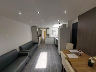**Modern Double Rooms with Private Bathrooms**  Main Photo