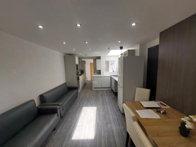 **Modern Double Rooms with Private Bathrooms**  Main Photo