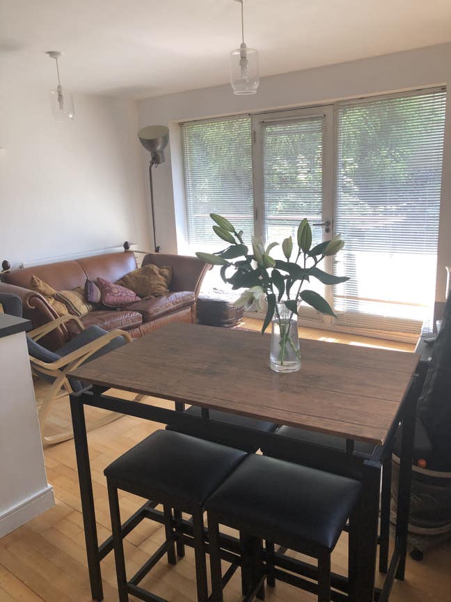 2 Bed Flat +  Gated Parking + Balcony Main Photo