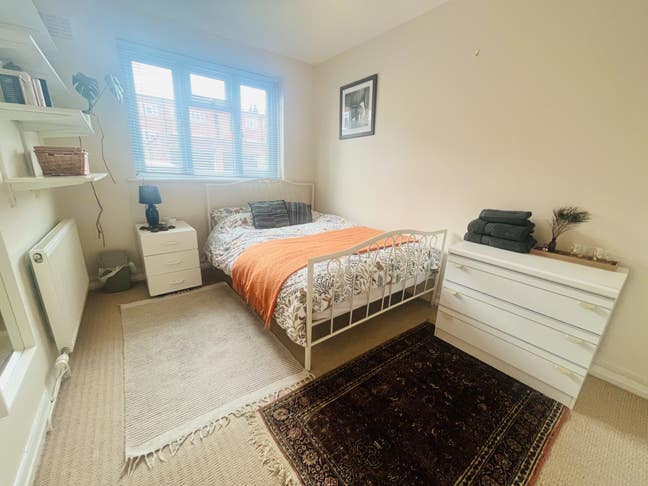 Peaceful Double Room in Didsbury  * Short-Term Main Photo