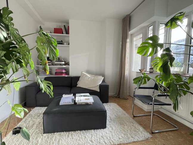  Flat with balcony by Victoria Park  Main Photo