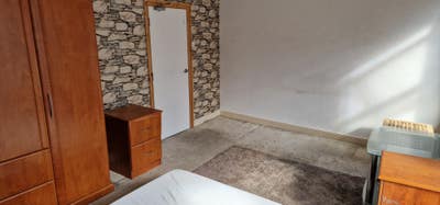Very large double bedroom Main Photo