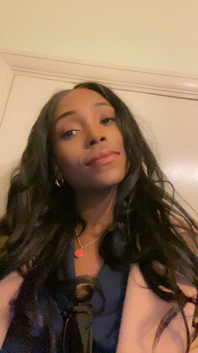 I am a professional female  aged 28 looking f... Main Photo