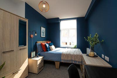 Stylish & Spacious En-Suite Rooms - Central Bury Main Photo