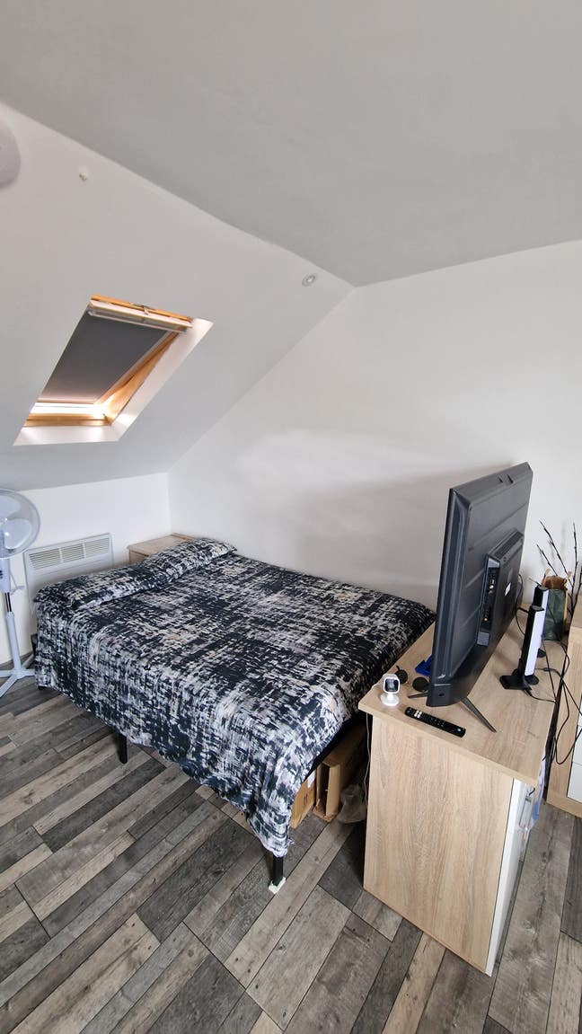 Large ensuite in Cricklewood  Main Photo