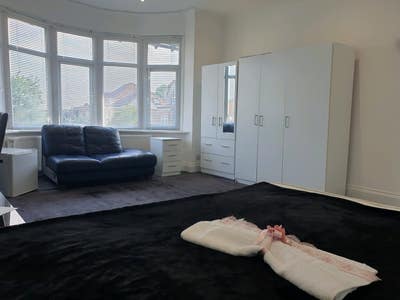 Room close to Middlsex University Main Photo