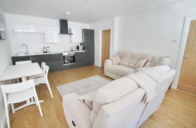 2 Bed Private apartment close to seafront Main Photo