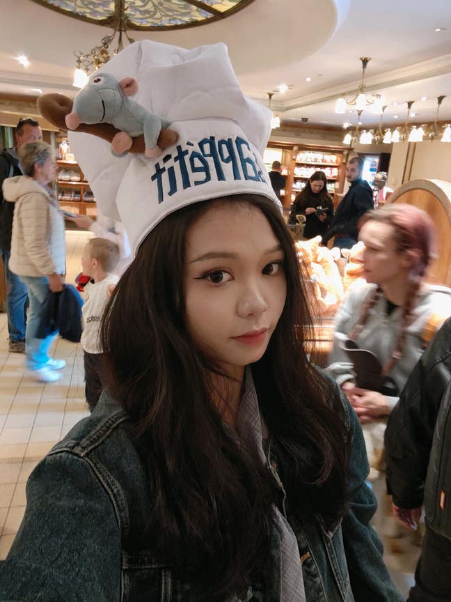 I am a female student aged 24. I am looking f... Main Photo