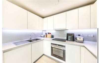 Modern 2-bedroom flat in Clapham Junction Main Photo
