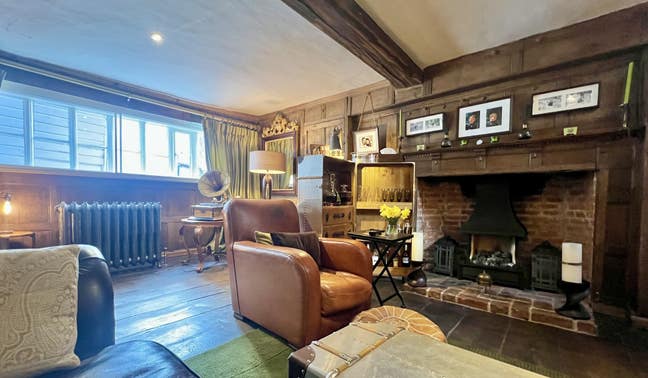  Luxury Flat, High Street Marlborough Main Photo