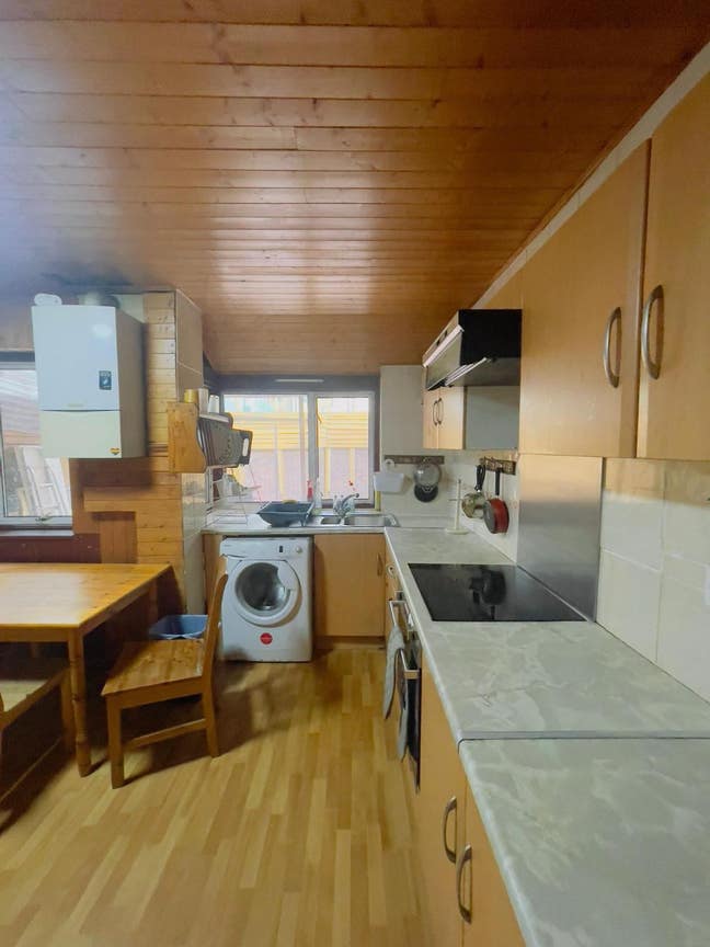 One Large Double Bedroom available in E1 Main Photo
