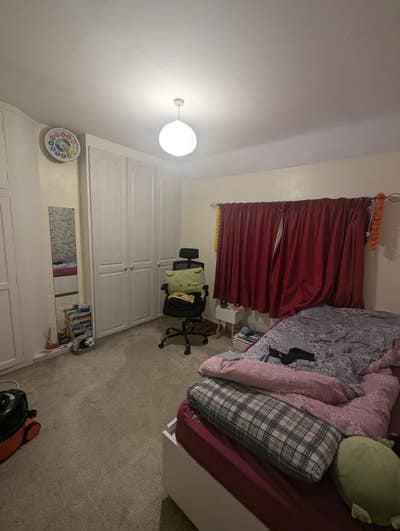 Double bed/room in Beautiful family home. Main Photo