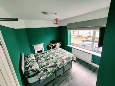 Stunning Ensuite Rooms | 2 Kitchens | Garden  Main Photo