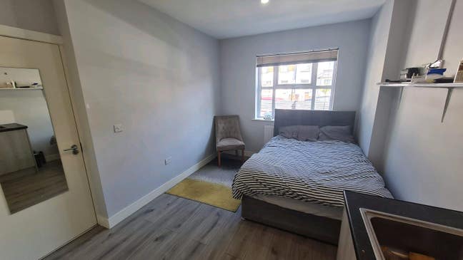 Studio £995.00 All bills included Main Photo