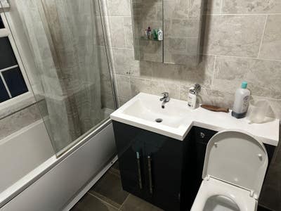  1  Single room and 1 Double to Share Main Photo